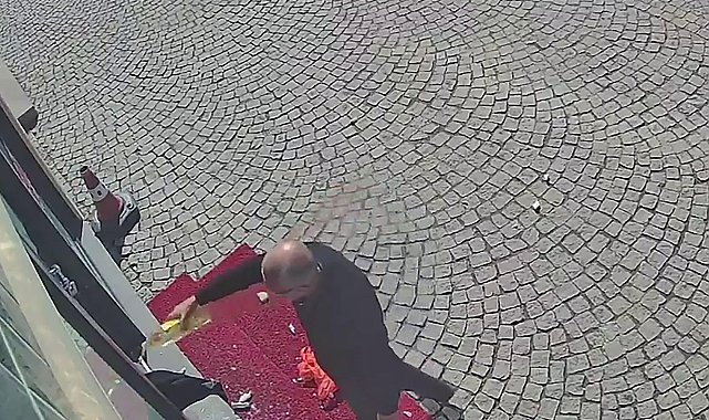 Camını kırdığı eczaneyi yakmaya çalışan eczacı gözaltına alındı