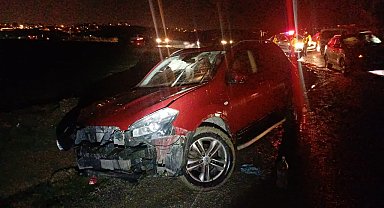 Çorum'da iki otomobil çarpıştı: 6 kişi yaralandı