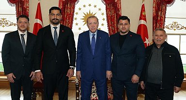 Cumhurbaşkanı Erdoğan, Türkiye Güreş Federasyonu Başkanı Taha Akgül'ü kabul etti