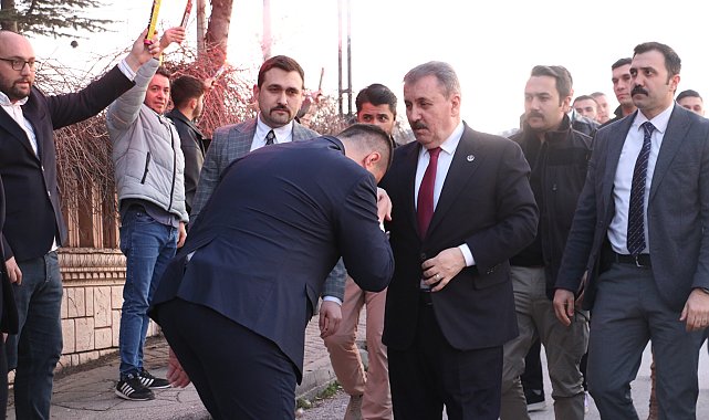 Destici: İran'ın gönderdiği füzelerin hesabı sorulur