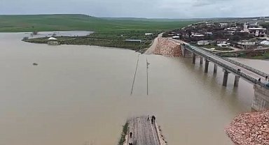 Diyarbakır'da sağanak; Ambar Çayı taştı, yol ve tarlalar sular altında kaldı