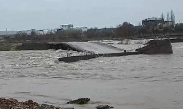 Diyarbakır'da sağanak sele neden oldu, köprü su altında kaldı