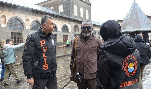 Diyarbakır'da turizm polisi, bayramda kente gelen turistlere 7 dilde hizmet veriyor