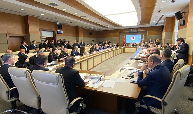 Doğum izni ve sosyal medya teklifinin komisyon görüşmeleri bayram sonrasına kaldı