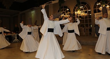 Down sendromlu çocukların semazen ve zeybek gösterisi beğeni topladı