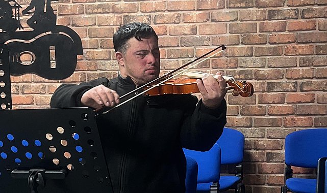 Down sendromlu Kadir'in müzik aşkı