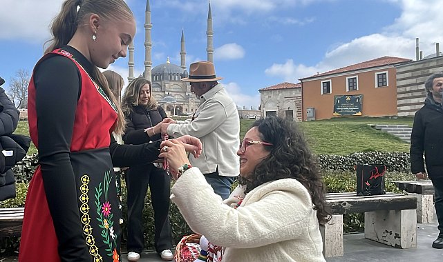 Edirne'de 'Baba Marta' etkinliği; bileklikler dağıtıldı