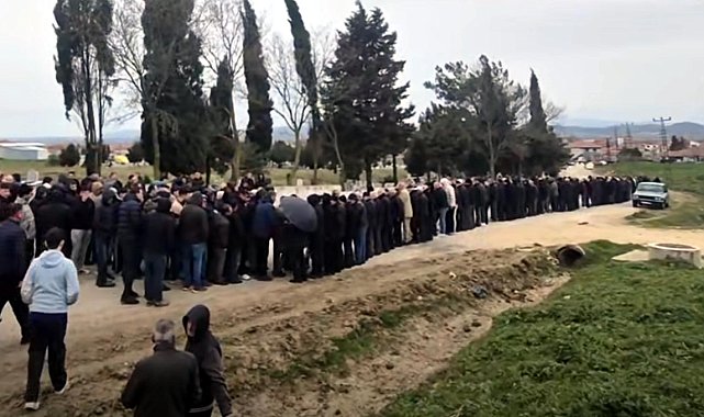 Edirne'de mezarlıkta bayramlaşma geleneği