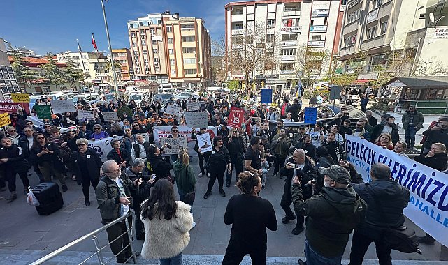 Edremit'te hayvanseverler sokak köpeklerinin ölümünü protesto etti