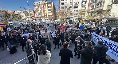 Edremit'te hayvanseverler sokak köpeklerinin ölümünü protesto etti