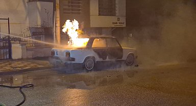 Eskişehir'de park halindeki otomobil yandı