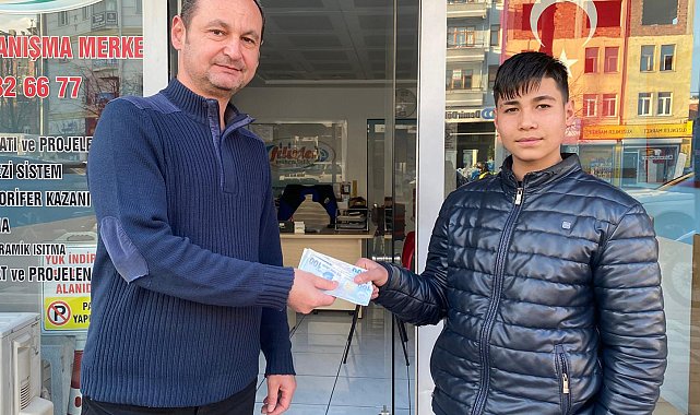 Esnafın yolda bulduğu para sahibine ulaştırıldı