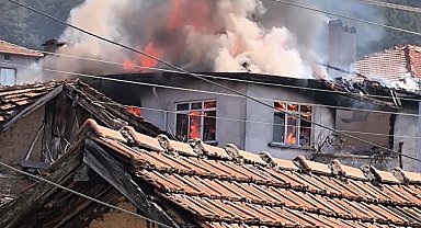 Evde çıkan yangını köydeki yangın vanalarıyla söndürdüler