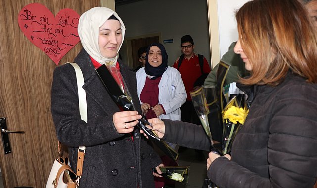 Fatma Nur öğretmenin anısına 650 meslektaşına çiçek dağıttılar