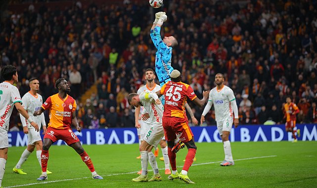 Galatasaray, Alanyaspor'u geçerek ligdeki iç saha yenilmezliğini 31 maça taşıdı