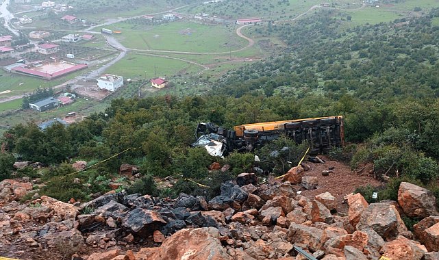 Gaziantep'te uçuruma devrilen TIR'ın şoförü öldü