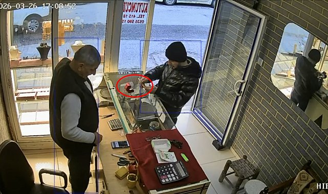 Girdiği kuyumcuda 60 bin liralık yüzüğü alıp kaçtı; olay kamerada