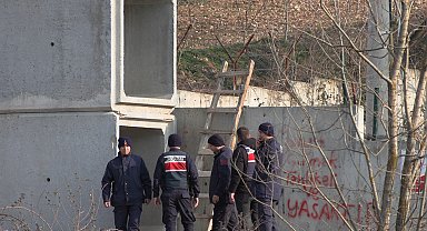 Girilmesi yasak olan gölete giren çocuk boğulma tehlikesi geçirdi