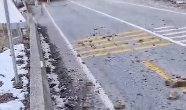 Gümüşhane- Giresun kara yolu heyelan nedeniyle ulaşıma kapandı