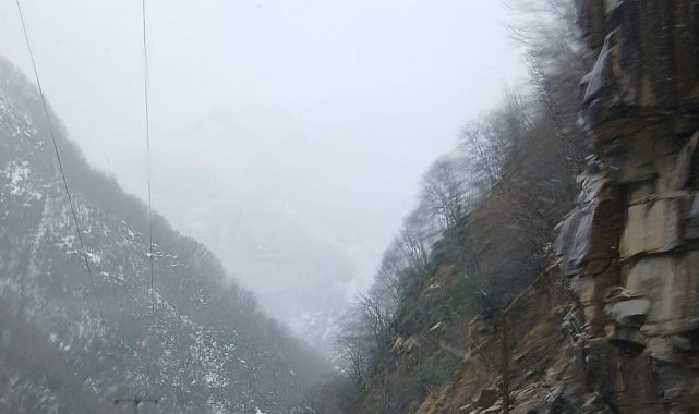 Gümüşhane-Giresun kara yolunda heyelan