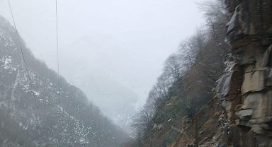 Gümüşhane-Giresun kara yolunda heyelan