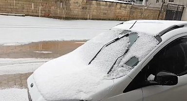 Hatay'da sağanak ve dolu nedeniyle yollar göre döndü