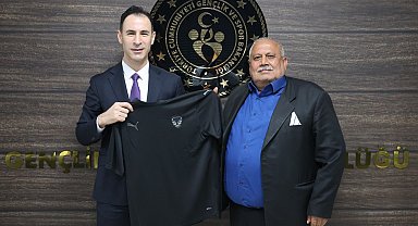 Hatayspor'un Mersin'de rehin tutulan spor malzemeleri Antakya'ya getirilecek