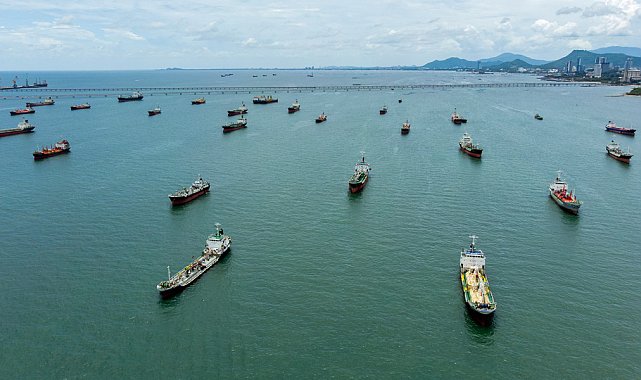 Hindistan'a ait LPG tankerleri Hürmüz Boğazı'ndan geçti