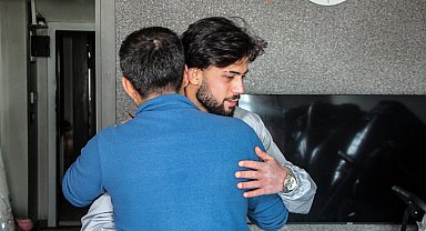 İnşaat işçisi, yangından bebeğiyle kurtardığı babayla bir araya geldi: Olsa yine yaparım