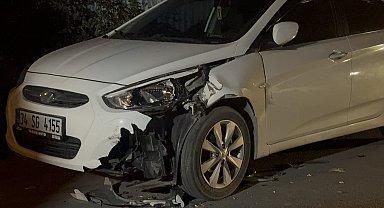 İstanbul - Arnavutköy'de başıboş at park halindeki araçlara çarptı