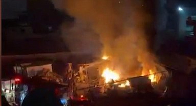 İstanbul - Arnavutköy'de hurdalıkta çıkan yangın söndürüldü