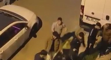 İstanbul - Bağcılar'da 1 kişiye saldıran grup, polisi görünce kaçtı