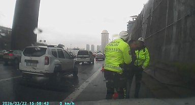 İstanbul - Bağcılar'da boğazına şeker kaçan sürücüyü polis kurtardı