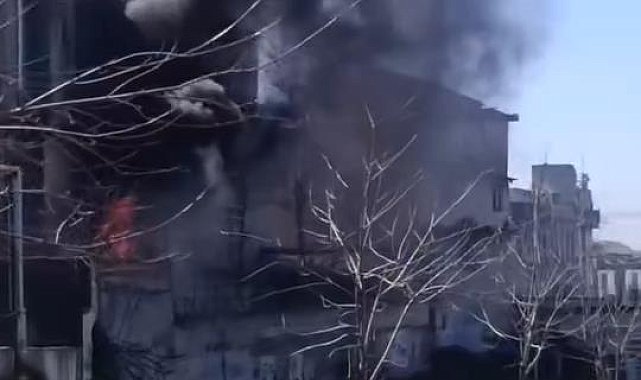 İstanbul - Bayrampaşa'da 3 katlı binada yangın-1