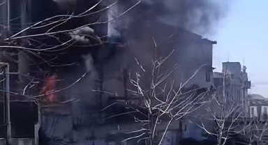 İstanbul - Bayrampaşa'da 3 katlı binada yangın-1