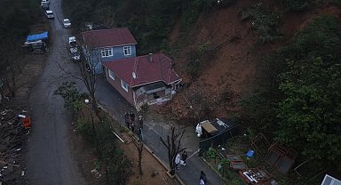 İstanbul - Beykoz'da toprak kayması sonucu tek katlı evde hasar oluştu