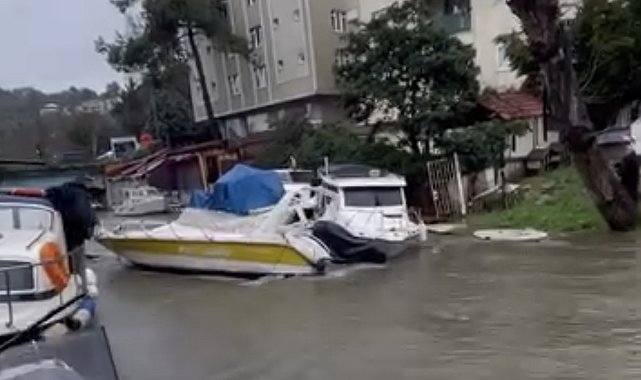İstanbul - Beykoz'da yağış etkili oldu; sürücüler ilerlemekte güçlük çekti, tekneler sürüklendi