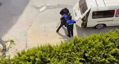 İstanbul - Beylikdüzü'nde zabıta ile seyyar satıcı arasında gerginlik kamerada