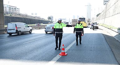 İstanbul- Boğazına şeker kaçan sürücüyü kurtaran polis: Görevimiz sadece trafiği yönetmek değil, can güvenliğini de sağlamak