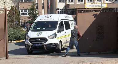 İstanbul - Çekmeköy'de 2 öğretmen ve 1 öğrenciyi bıçaklayan lise öğrencisi gözaltına alındı Geniş haber