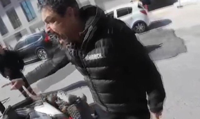 İstanbul - Esenyurt'ta şerit ihlali kavgası; sopayla motokuryenin üzerine yürüdü