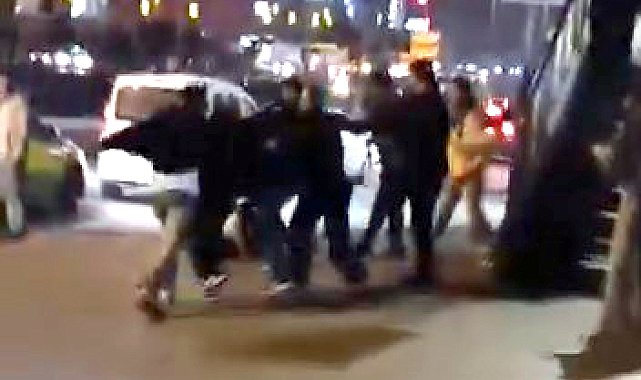 İstanbul- Esenyurt'ta sokak ortasında 'laf atma' kavgası kamerada