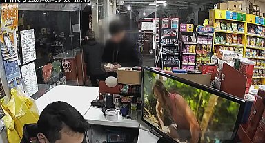 İstanbul - Fatih'te akran zorbalığı; koli bandını 'doğum günü kutlayacağız' diyerek marketten almışlar