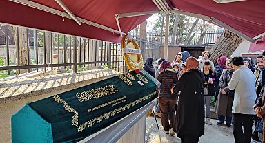 İstanbul- Fatih'te boşanma aşamasındaki eşi tarafından öldürülen kadın son yolculuğuna uğurlandı