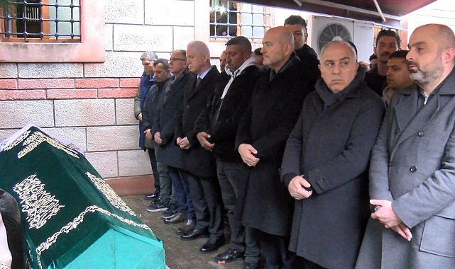 İstanbul - Fatih'te çöken binada hayatını kaybeden Semra Urunca son yolculuğuna uğurlandı