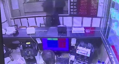 İstanbul - Fatih'te döviz bürosuna silahlı saldırı kamerada: Maskeli şüpheli Sancaktepe'de yakalandı