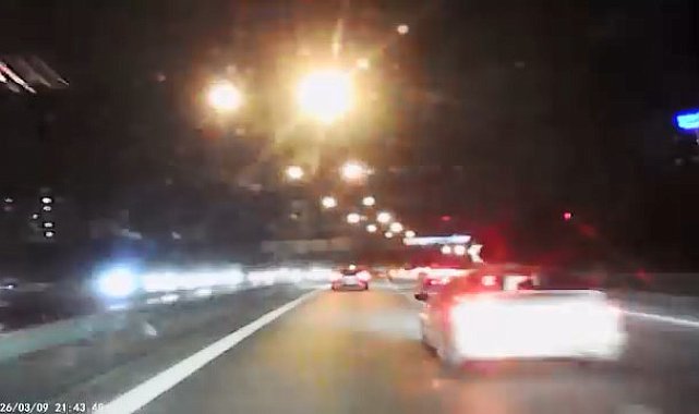 İstanbul- Gaziosmanpaşa TEM Otoyolu'nda makas atan sürücü kazaya neden oldu; 2 yaralı