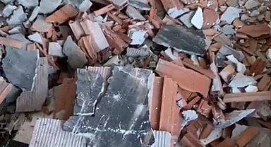 İstanbul- Güngören'de yıkım sırasında hasar gören 6 katlı bina tahliye edildi