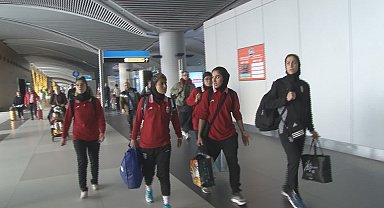 İstanbul - İran Kadın Milli Futbol Takımı İstanbul'a geldi