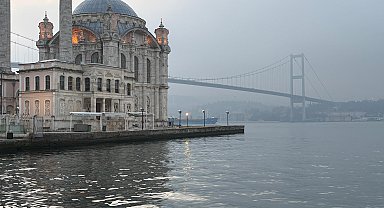 İstanbul- İstanbul Boğazı'nda sis etkili oluyor